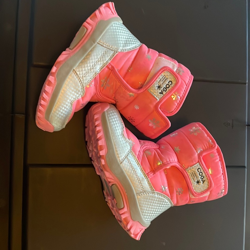Snow boots size 27